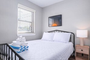 1 bedroom, iron/ironing board, WiFi, bed sheets - Sojourn Tranquil 1 Bedroom Stand Alone Home (Norfolk)