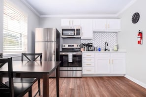 Fridge, microwave, oven, stovetop - Sojourn Tranquil 1 Bedroom Stand Alone Home (Norfolk)