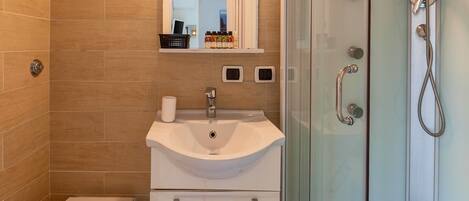 シャワー、タオル