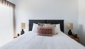 高級寢具、熨斗/熨衫板、免費 Wi-Fi、床單