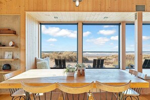 Dining - Wavewalker by Manzanita Beach Getaway: Oceanfront, Hot Tub & Amazing Views (Manzanita)