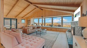 Unclassified image, 4 of 71, button