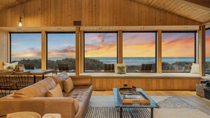 Smart TV, fireplace, printers - Stunning oceanfront home with amazing views and Hot Tub! (Manzanita)