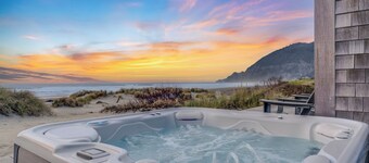 Stunning oceanfront home with amazing views and Hot Tub!