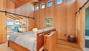 4 bedrooms, free WiFi, bed sheets - Wavewalker by Manzanita Beach Getaway: Oceanfront, Hot Tub & Amazing Views (Manzanita)