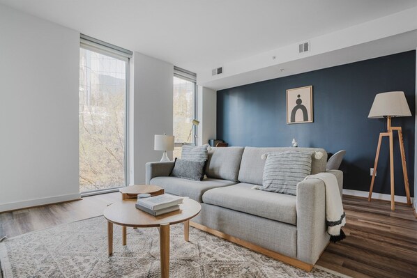 Télévision, chaîne hi-fi