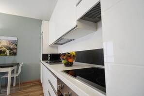 Apartment | Private kitchen | Fridge, microwave, oven, dishwasher - Candiani C2 Bilocale (Milan)