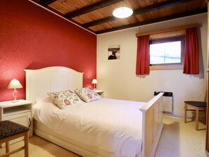 7 bedrooms, iron/ironing board, Internet