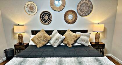 Imperial 3BR/1.5BA - Mansion Flats Neighborhood