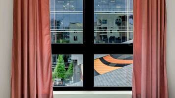 Iron/ironing board, WiFi, bed sheets, wheelchair access