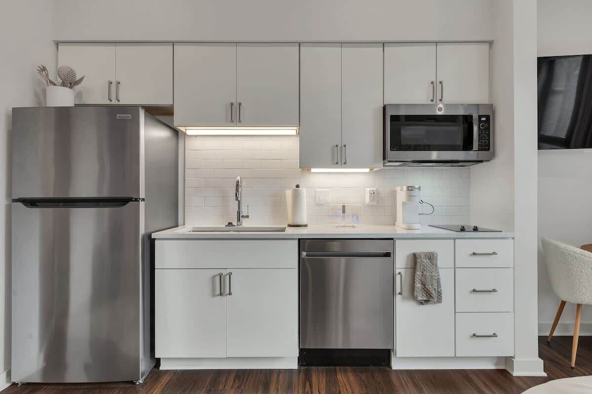 Refrigerador, microondas, parrilla de estufa y lavavajillas 