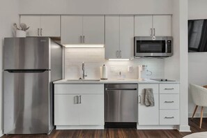 Fridge, microwave, stovetop, dishwasher