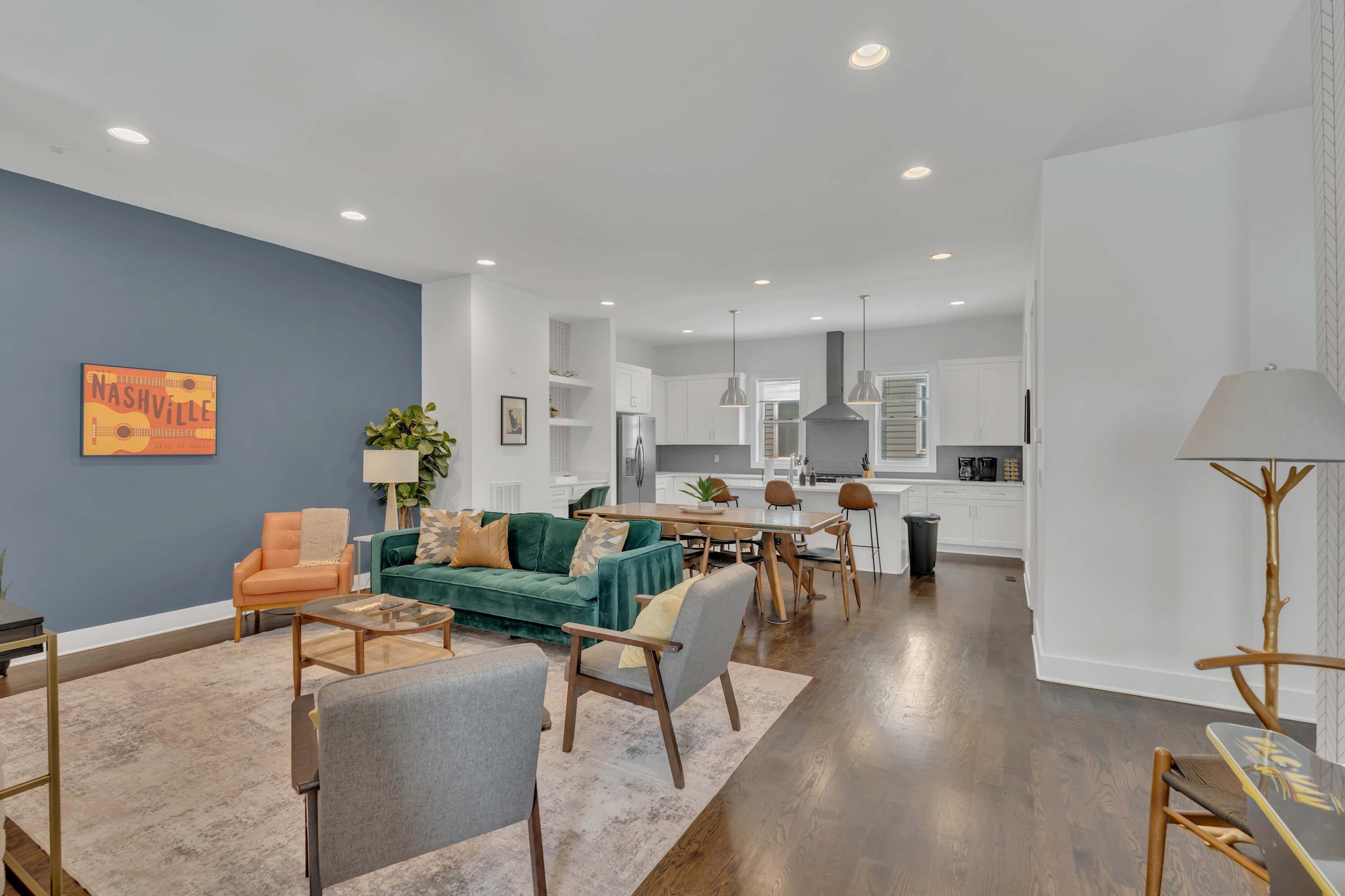 Una televisión, una oficina