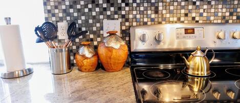 Micro-ondes, four, plaque de cuisson, lave-vaisselle