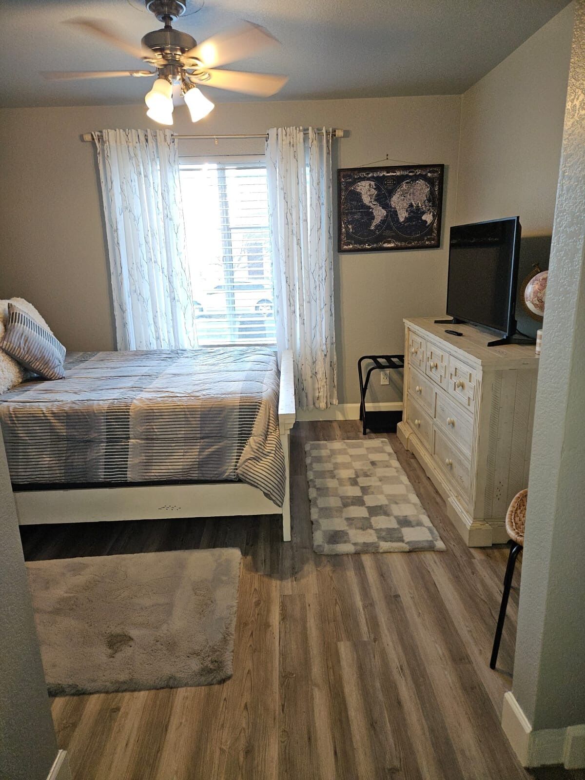 2 habitaciones, tabla de planchar con plancha y wifi gratis 