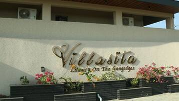 A building with a sign that reads "Villa Sita Luxury On The Ganges."