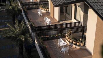 Executive Room, 1 King Bed, Non Smoking, Garden View | Terrace/patio