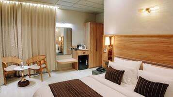 1 bedroom, Egyptian cotton sheets, premium bedding, memory-foam beds