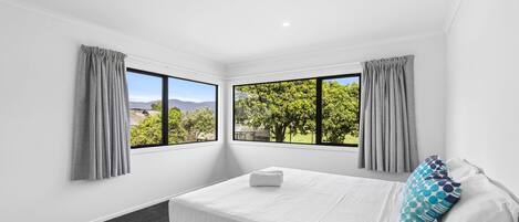 3 bedrooms, bed sheets