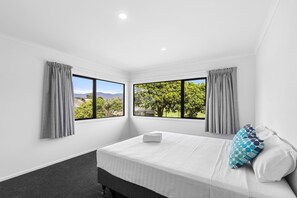 3 habitaciones y ropa de cama