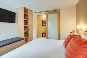 2 chambres, bureau, accès Internet, draps fournis