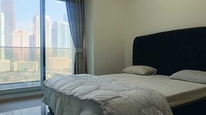 2 bedrooms, iron/ironing board, WiFi