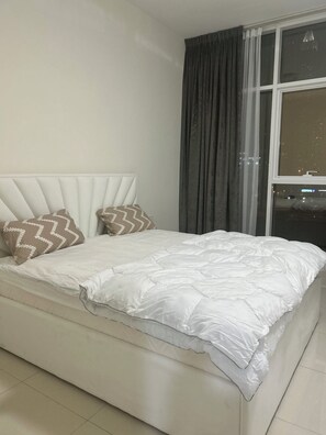 2 bedrooms, iron/ironing board, WiFi