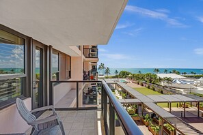 Property grounds - Ocean View Spacious 2 BDR Condo Beach Service /609 (Miami Beach)