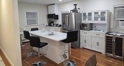 Luxurious 8-bedrooms APT., two suites in Malden MA close to Cambridge, Boston MA