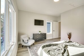 3 bedrooms, iron/ironing board, Internet, bed sheets - 2 Mi to Duke University: Townhome in Durham! (Durham)