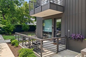 Terrace/patio - Studio in DT ATX | ADA | Patio | Near Rainey St (Austin)