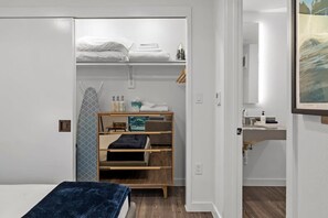 Iron/ironing board, WiFi, bed sheets, wheelchair access
