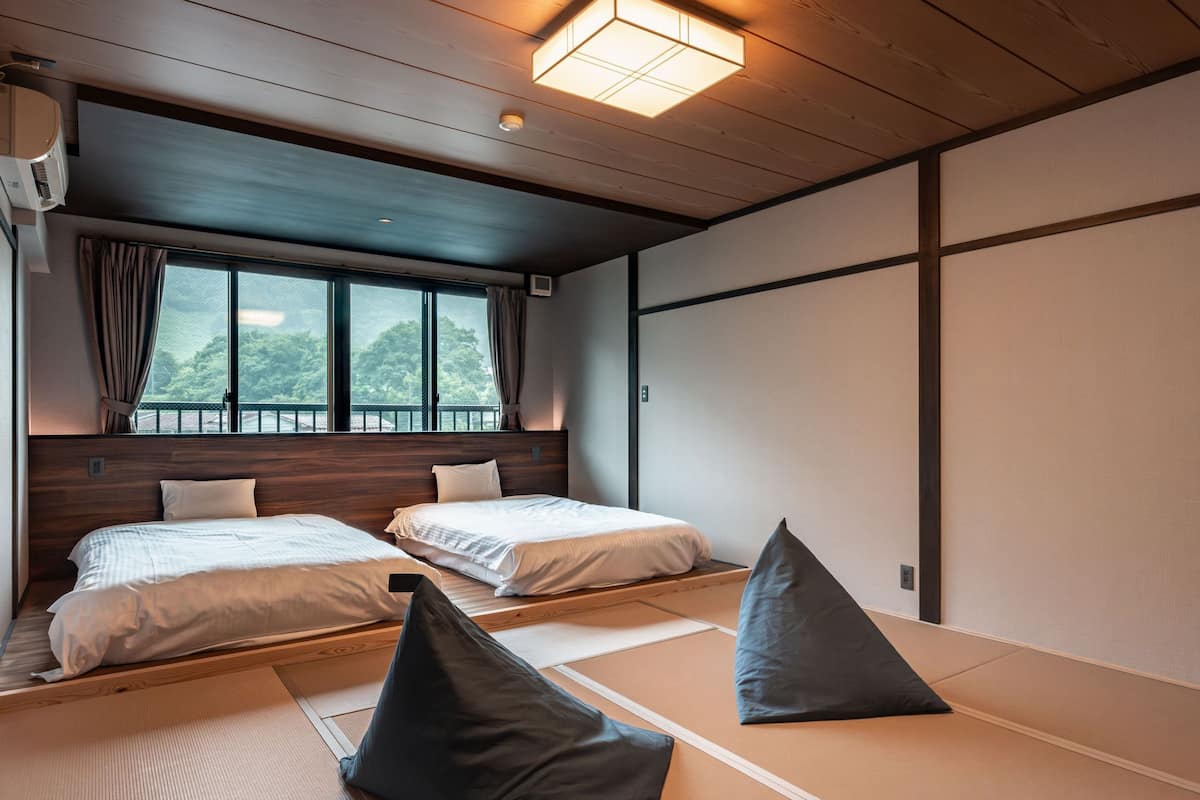 Traditionele driepersoonskamer, niet-roken (Japanese-style,8-10 tatami, No bath) | 1 slaapkamer, gratis wifi, beddengoed