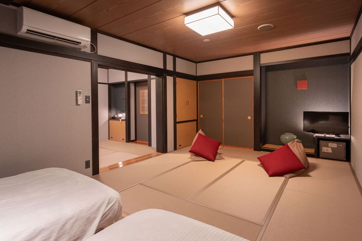 Traditionele vierpersoonskamer, niet-roken (Japanese-style,10+4.5 tatami,No bath) | 1 slaapkamer, gratis wifi, beddengoed