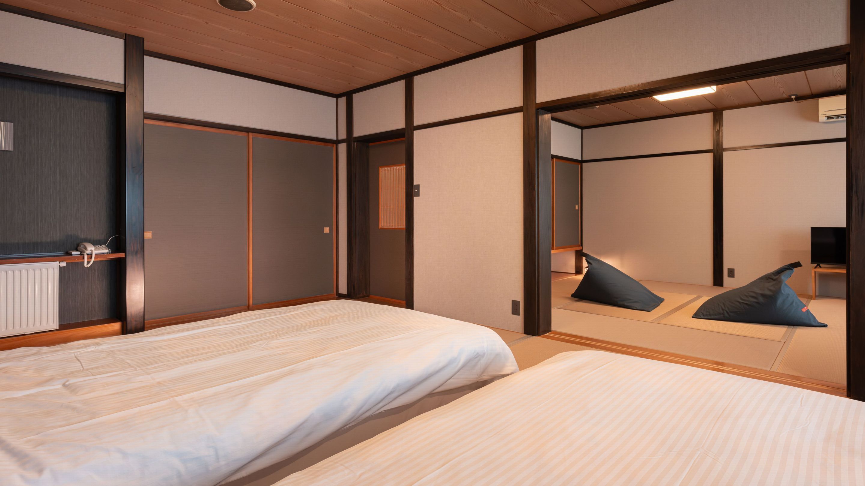 [Non-smoking] Japanese-style room 10 tatami mats + 8 tatami mats (Toilet/No bathroom) | Free WiFi, bed sheets