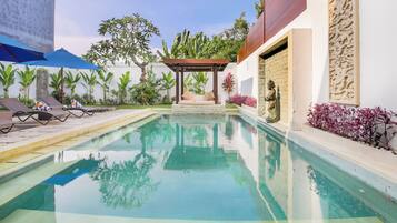 Outdoor pool, pool loungers