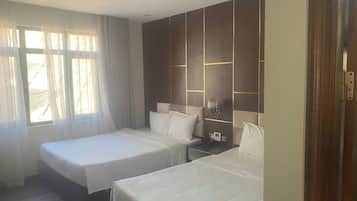 1 bedroom, desk, blackout curtains, soundproofing