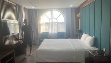 Desk, blackout curtains, soundproofing, free WiFi