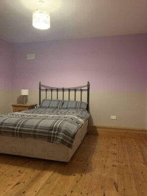 1 bedroom, internet, bed sheets - Room 2 , Williamstown, Ireland (Crumlin)