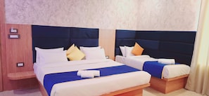 Premium bedding, desk, laptop workspace, blackout curtains - BlueNeck Ayodhya-Near ShriRam Mandir (Faizabad)