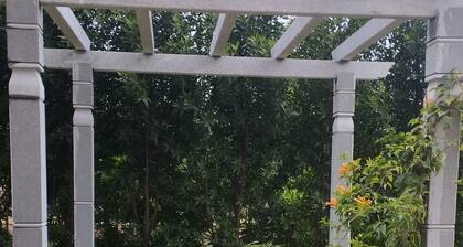 Chic 1-bedroom apartment in fabulous Bangalore with WiFi