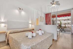 Iron/ironing board, free WiFi, bed sheets - Ocean Touch Studio, Pool, Wi-Fi, Near the Beach (Playa de Las Americas)