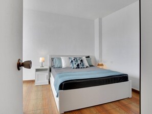 2 chambres, fer et planche à repasser, Wi-Fi gratuit, draps fournis