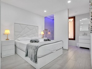 2 slaapkamers, een strijkplank/strijkijzer, gratis wifi, beddengoed