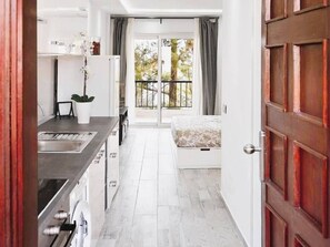 Iron/ironing board, free WiFi, bed sheets