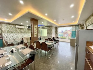 Restaurant - Hotel Trends - near Sea Beach & Temple (Puri)