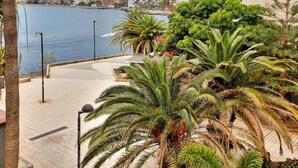 A coastal promenade with palm trees, a view of the sea, and buildings in the background. - Casa Marinita, Penthouse By The Sea (Arona)
