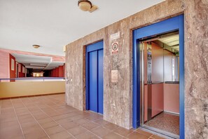 Interior - Confortable Big Apartment, Huge Terrace, Parking (Costa Adeje)