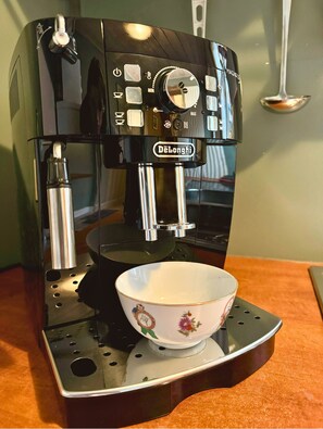 Kaffee und/oder Kaffeemaschine