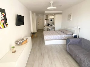 Iron/ironing board, free WiFi, bed sheets